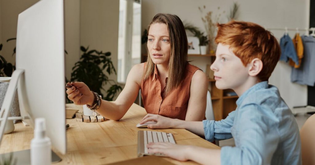 A mom who is teaching his kid how to budget money properly